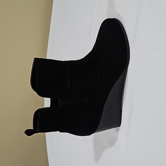 Size 8, Roebuck & Co. Black Wedge Booties - Picture 6 of 15